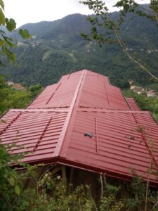 Atakum Çatı Tamiri - Çatı yıkımı sonrası köy evine tasarladığımız sac çatı, Atakum'da kenet çatı yapımı ve tamiri SAMSUN ÇATI USTASI